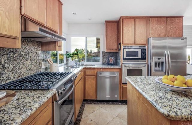 279 Hillcrest Drive, Encinitas, CA 92024