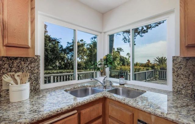 279 Hillcrest Drive, Encinitas, CA 92024