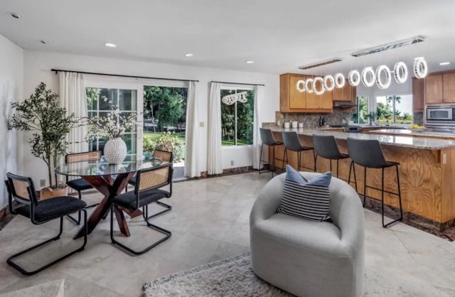 279 Hillcrest Drive, Encinitas, CA 92024