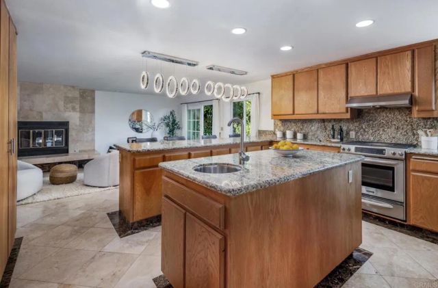 279 Hillcrest Drive, Encinitas, CA 92024