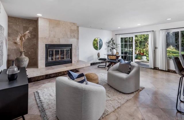 279 Hillcrest Drive, Encinitas, CA 92024
