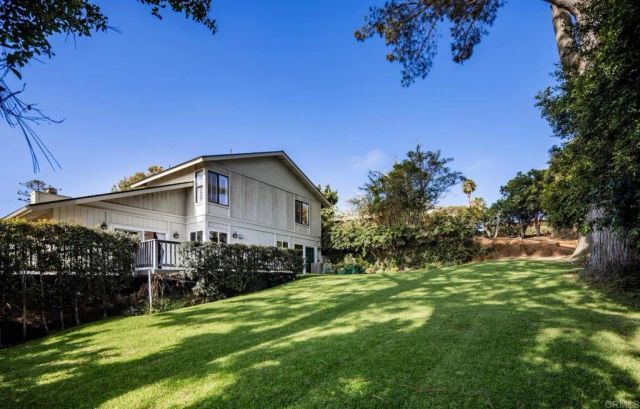 279 Hillcrest Drive, Encinitas, CA 92024