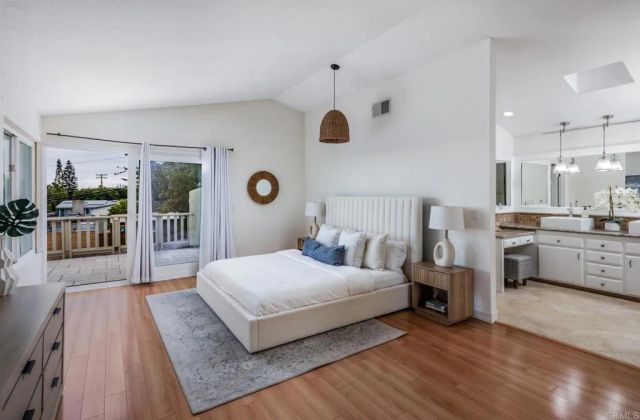 279 Hillcrest Drive, Encinitas, CA 92024