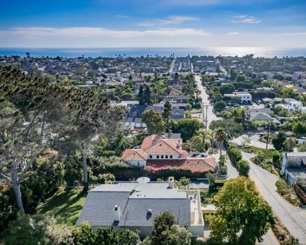 279 Hillcrest Drive, Encinitas, CA 92024