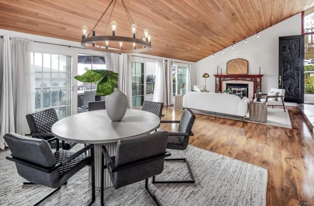 279 Hillcrest Drive, Encinitas, CA 92024