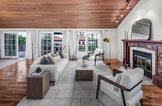 279 Hillcrest Drive, Encinitas, CA 92024