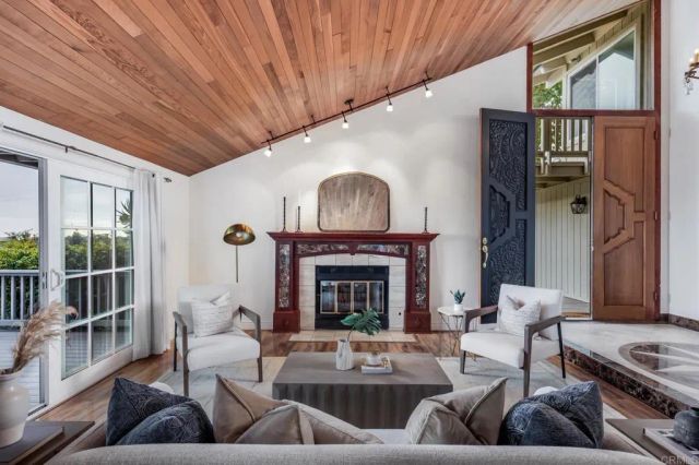 279 Hillcrest Drive, Encinitas, CA 92024