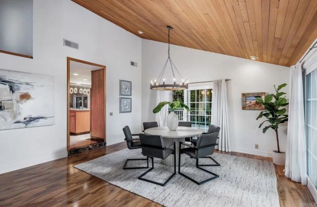 279 Hillcrest Drive, Encinitas, CA 92024