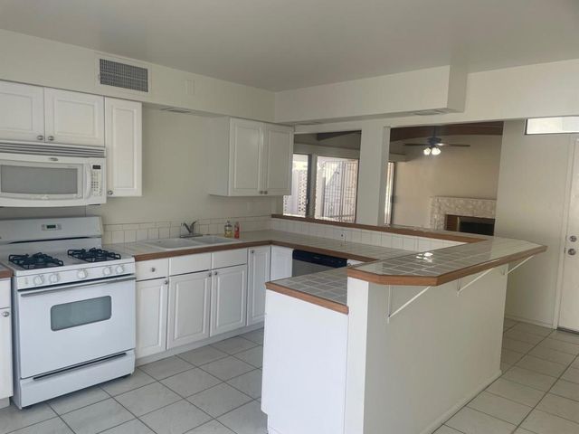 2630 N Biskra Road, Palm Springs, CA 92262