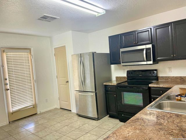 1408 Doncaster, Seguin, TX 78155