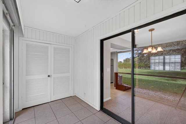 4169 Oak Terrace Drive, Greenacres, FL 33463