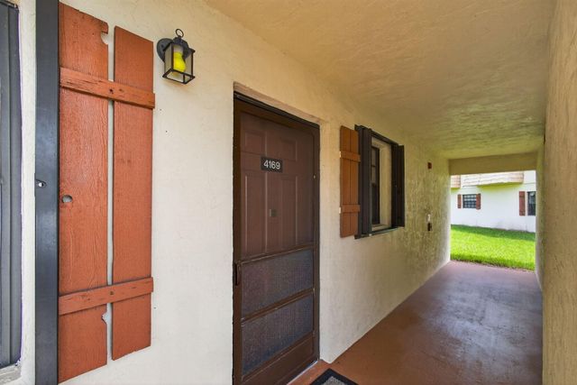 4169 Oak Terrace Drive, Greenacres, FL 33463