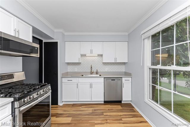 1157 Pine Ridge Court, Rochester Hills, MI 48306