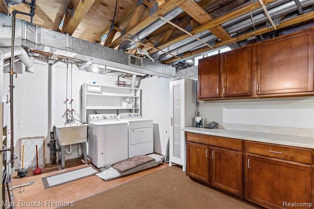 1157 Pine Ridge Court, Rochester Hills, MI 48306