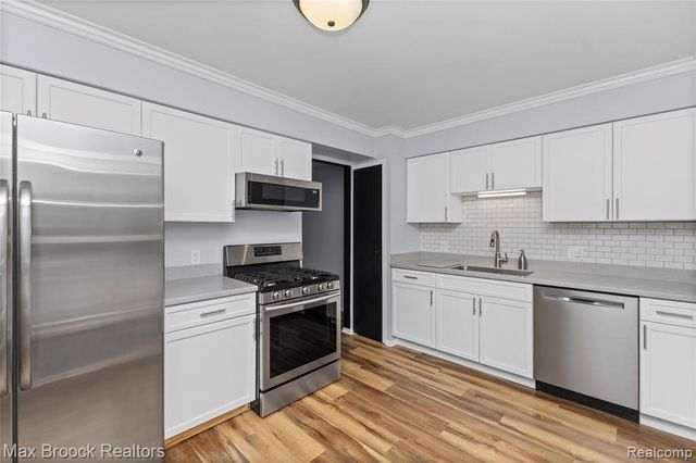 1157 Pine Ridge Court, Rochester Hills, MI 48306