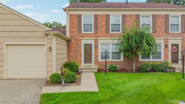 1157 Pine Ridge Court, Rochester Hills, MI 48306