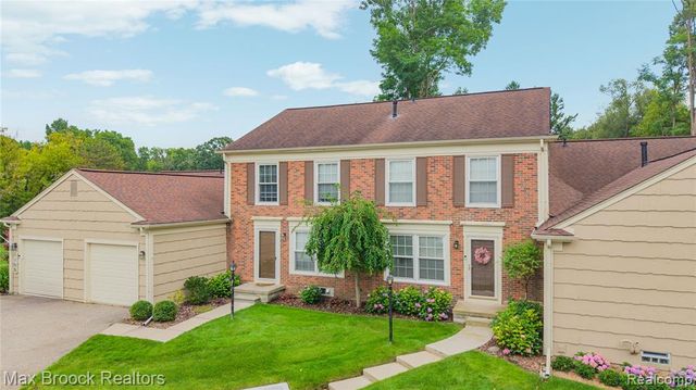 1157 Pine Ridge Court, Rochester Hills, MI 48306