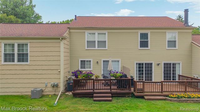 1157 Pine Ridge Court, Rochester Hills, MI 48306