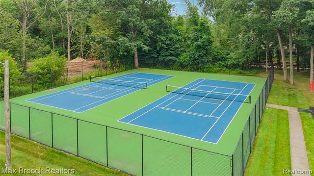 1157 Pine Ridge Court, Rochester Hills, MI 48306