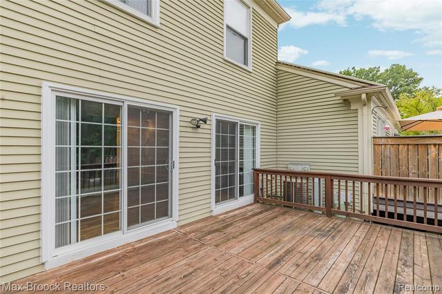 1157 Pine Ridge Court, Rochester Hills, MI 48306