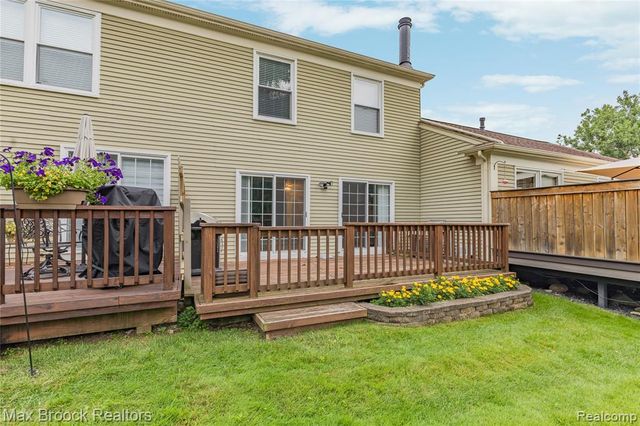 1157 Pine Ridge Court, Rochester Hills, MI 48306
