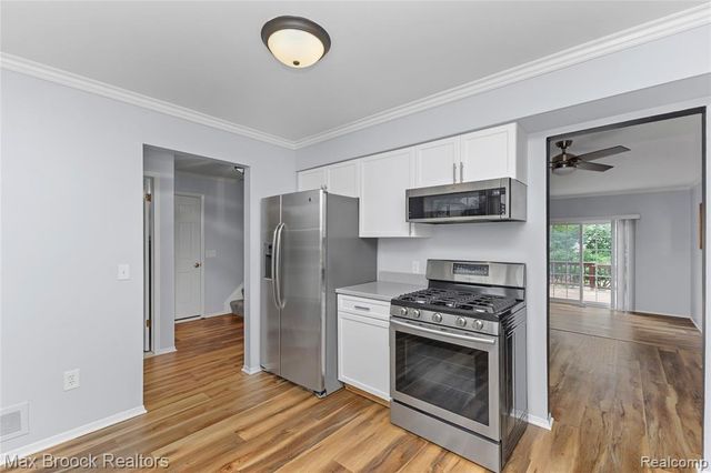 1157 Pine Ridge Court, Rochester Hills, MI 48306