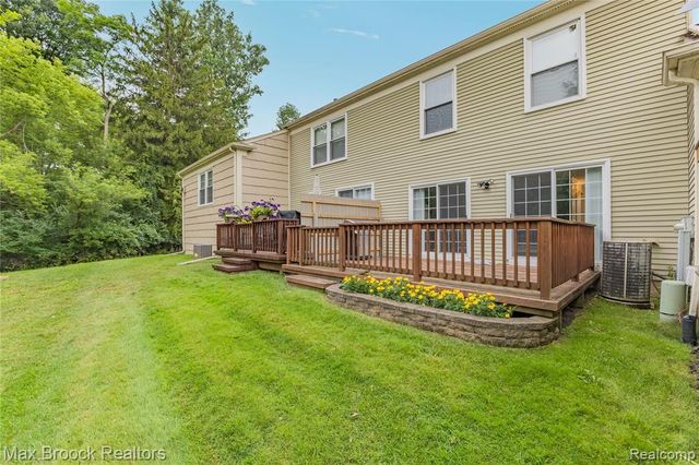 1157 Pine Ridge Court, Rochester Hills, MI 48306
