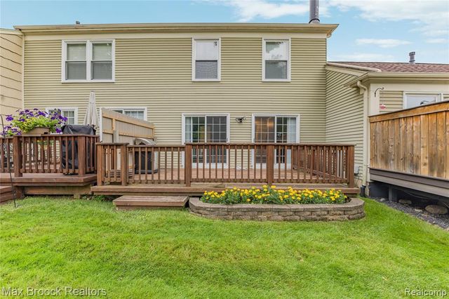 1157 Pine Ridge Court, Rochester Hills, MI 48306