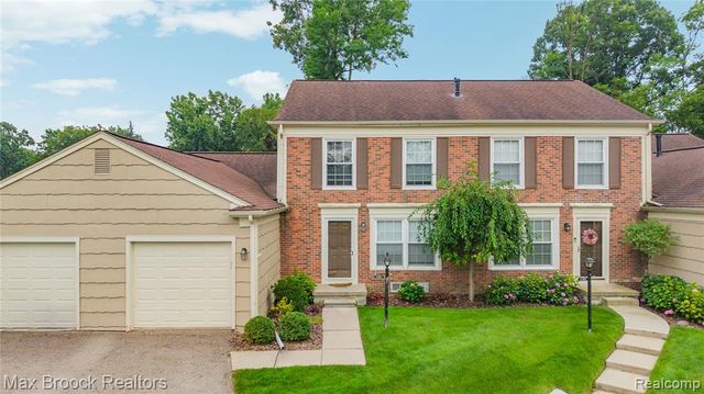 1157 Pine Ridge Court, Rochester Hills, MI 48306