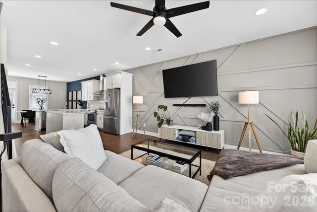 7017 Loso Commons Way, Charlotte, NC 28217