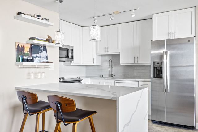 655 W Irving Park Road 3708, Chicago, IL 60613