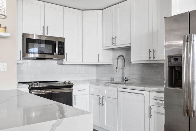 655 W Irving Park Road 3708, Chicago, IL 60613