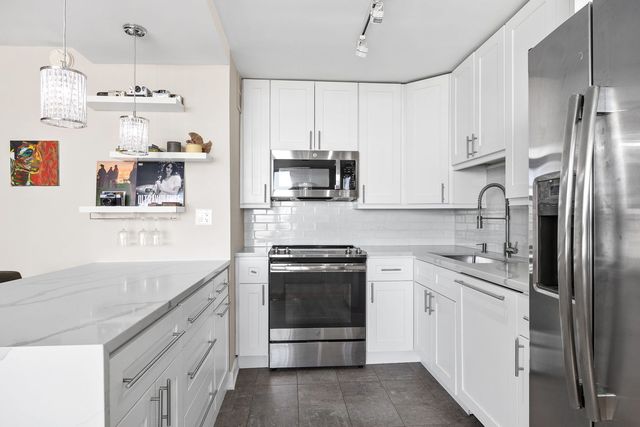 655 W Irving Park Road 3708, Chicago, IL 60613