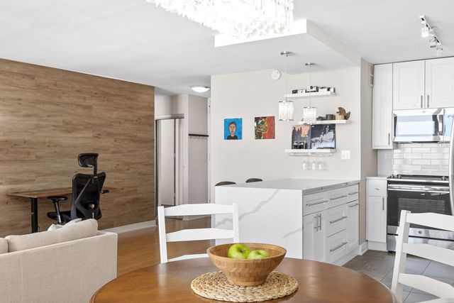 655 W Irving Park Road 3708, Chicago, IL 60613