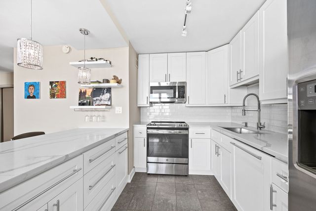 655 W Irving Park Road 3708, Chicago, IL 60613