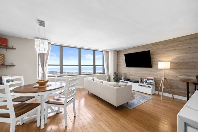 655 W Irving Park Road 3708, Chicago, IL 60613