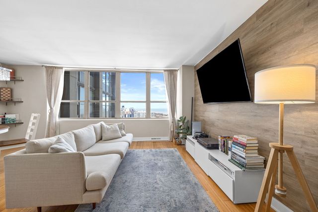 655 W Irving Park Road 3708, Chicago, IL 60613