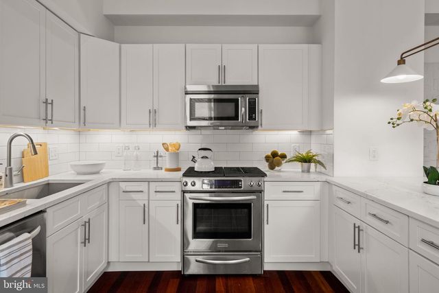 701 S 6TH ST, Philadelphia, PA 19147