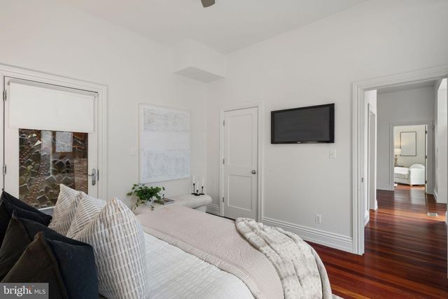 701 S 6TH ST, Philadelphia, PA 19147