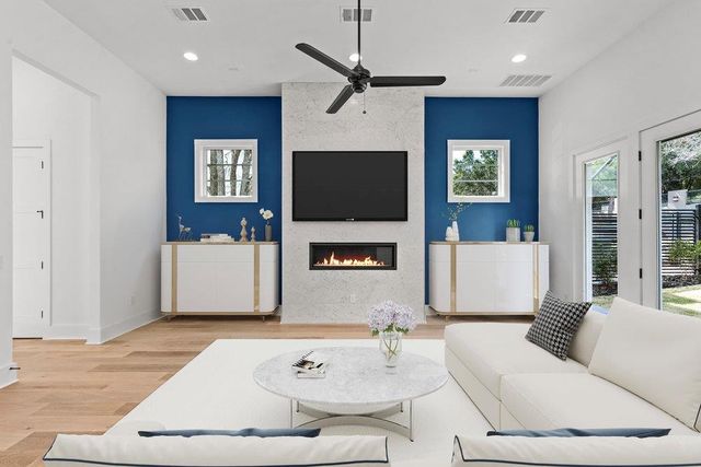 1719 Spyglass DR 16, Austin, TX 78746