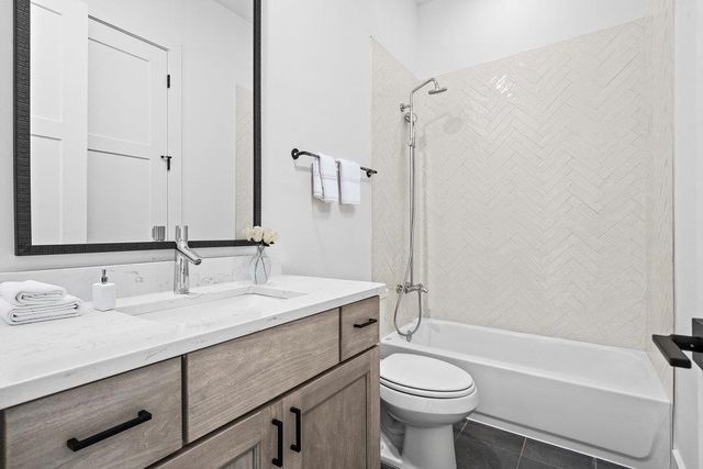 1719 Spyglass DR 16, Austin, TX 78746