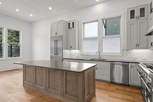 1719 Spyglass DR 16, Austin, TX 78746