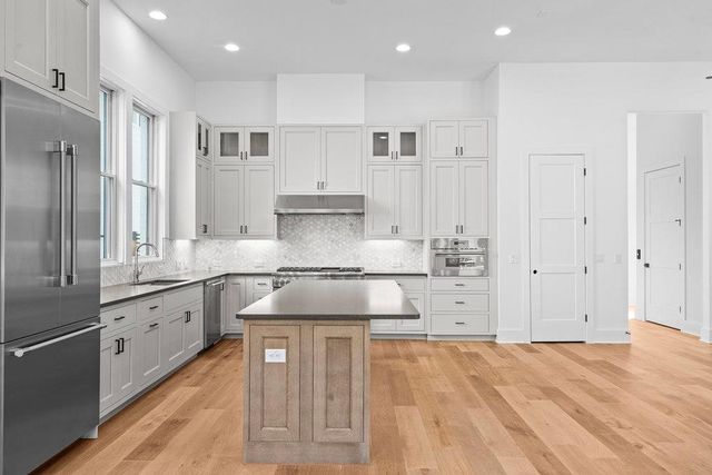 1719 Spyglass DR 16, Austin, TX 78746