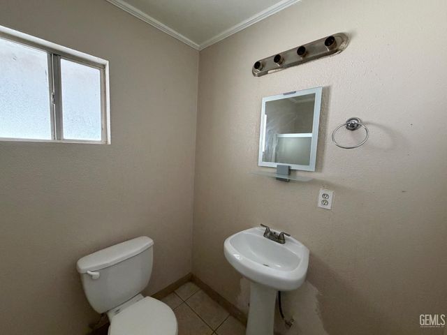 1835 Corrientes Street, Bakersfield, CA 93306