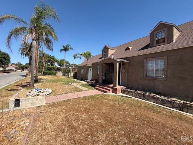1835 Corrientes Street, Bakersfield, CA 93306