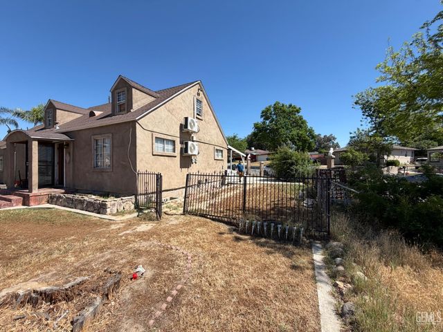 1835 Corrientes Street, Bakersfield, CA 93306