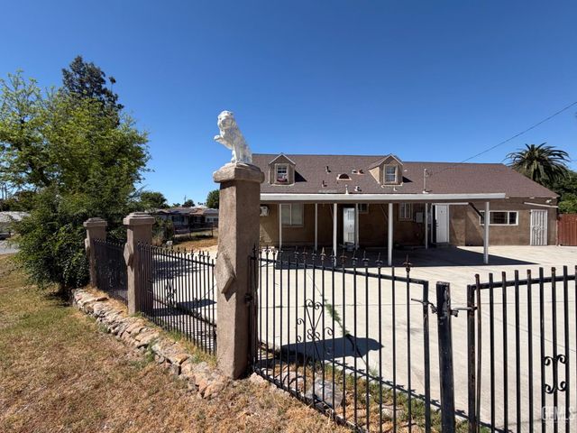 1835 Corrientes Street, Bakersfield, CA 93306