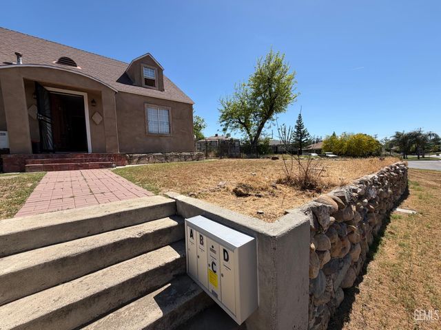 1835 Corrientes Street, Bakersfield, CA 93306