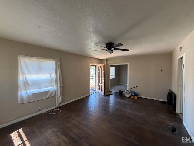 1835 Corrientes Street, Bakersfield, CA 93306