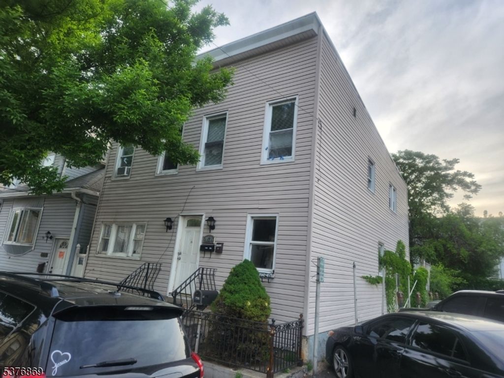 167 Chestnut St, Kearny Town, NJ 07032